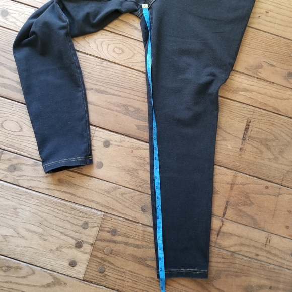 Nygard jeggings black denim with fade with size large 14/16 EUC brown stitching - Picture 4 of 5